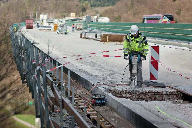 Bosch Professional | Breaker 27kg GSH 27 VC