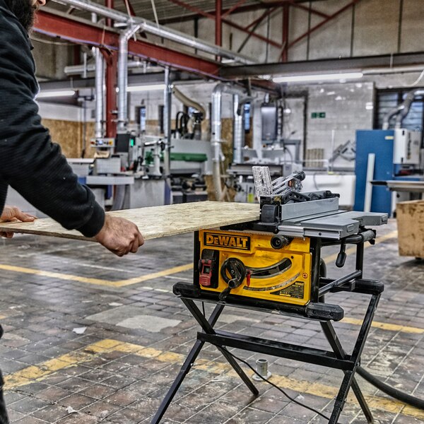 DeWalt | Table Saw 250mm 2000W-Toolcraft