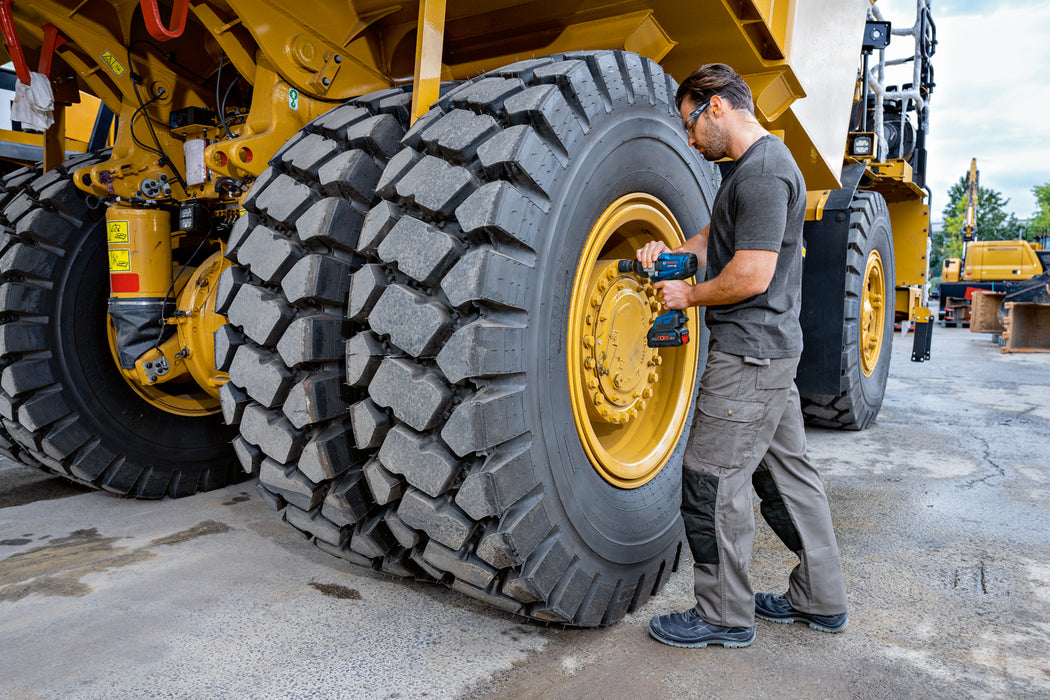 Bosch | Cordless Impact Wrench GDS 18v-1600 HC (Battery Excluded)