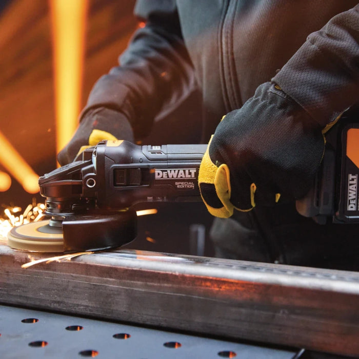 Dewalt McLaren 18V XR  Grinder - 2x 5Ah Batteries and Charger