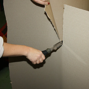 Narex Tools Multi Profi Chisel side edge used to cut cardboard